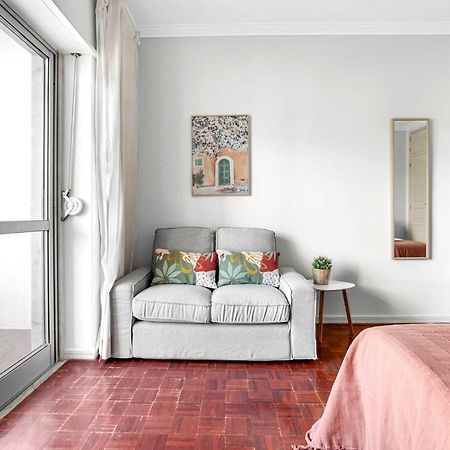 Wonderful Shared Apartment In Alfornelos - Near Metro! Lisboa Exteriör bild