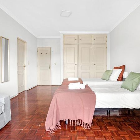 Wonderful Shared Apartment In Alfornelos - Near Metro! Lisboa Exteriör bild