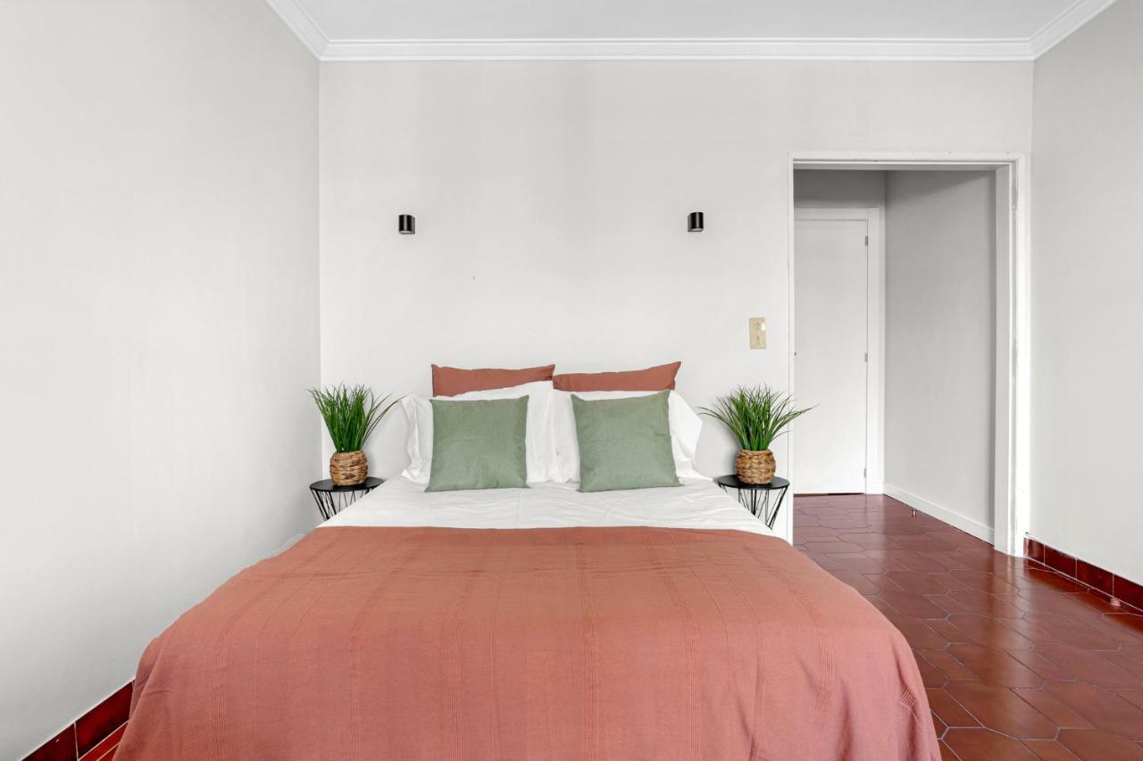Wonderful Shared Apartment In Alfornelos - Near Metro! Lisboa Exteriör bild