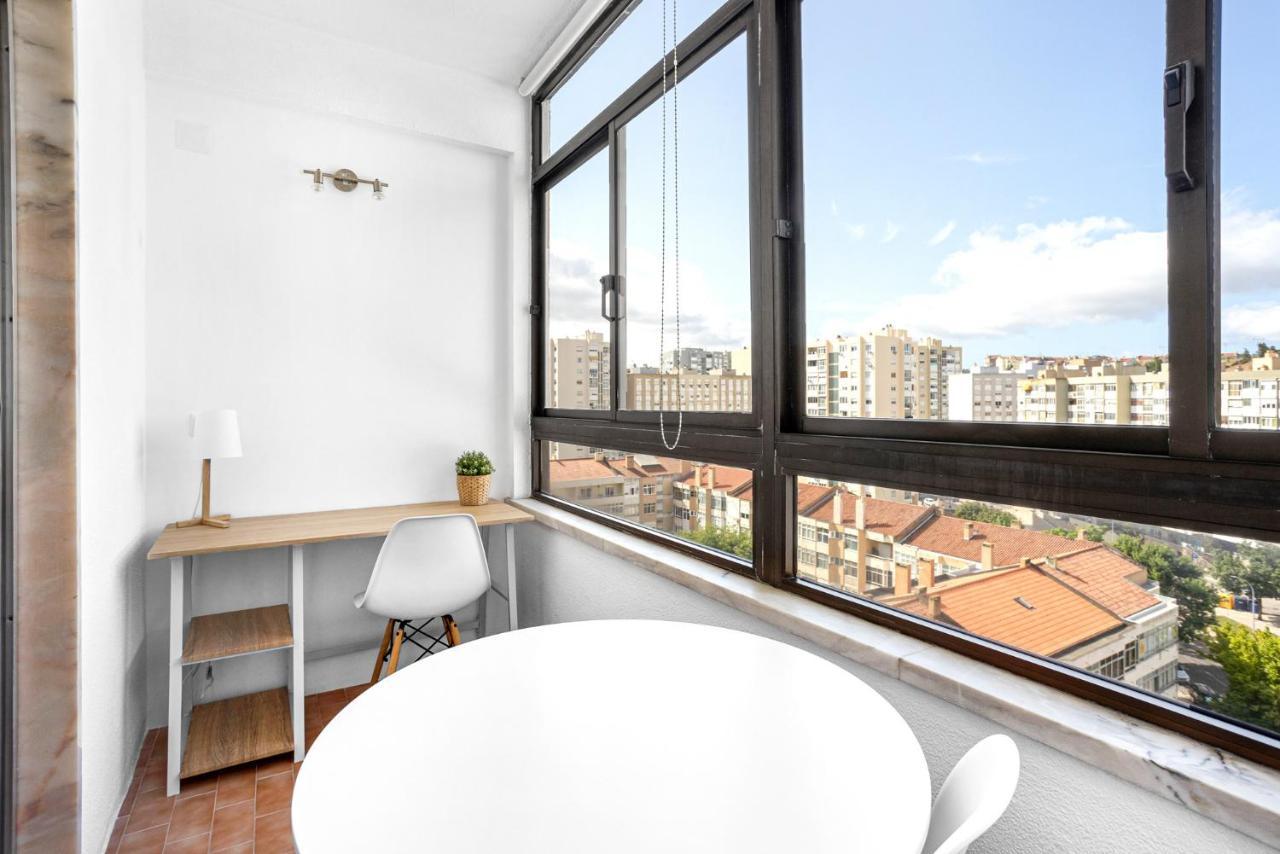 Wonderful Shared Apartment In Alfornelos - Near Metro! Lisboa Exteriör bild
