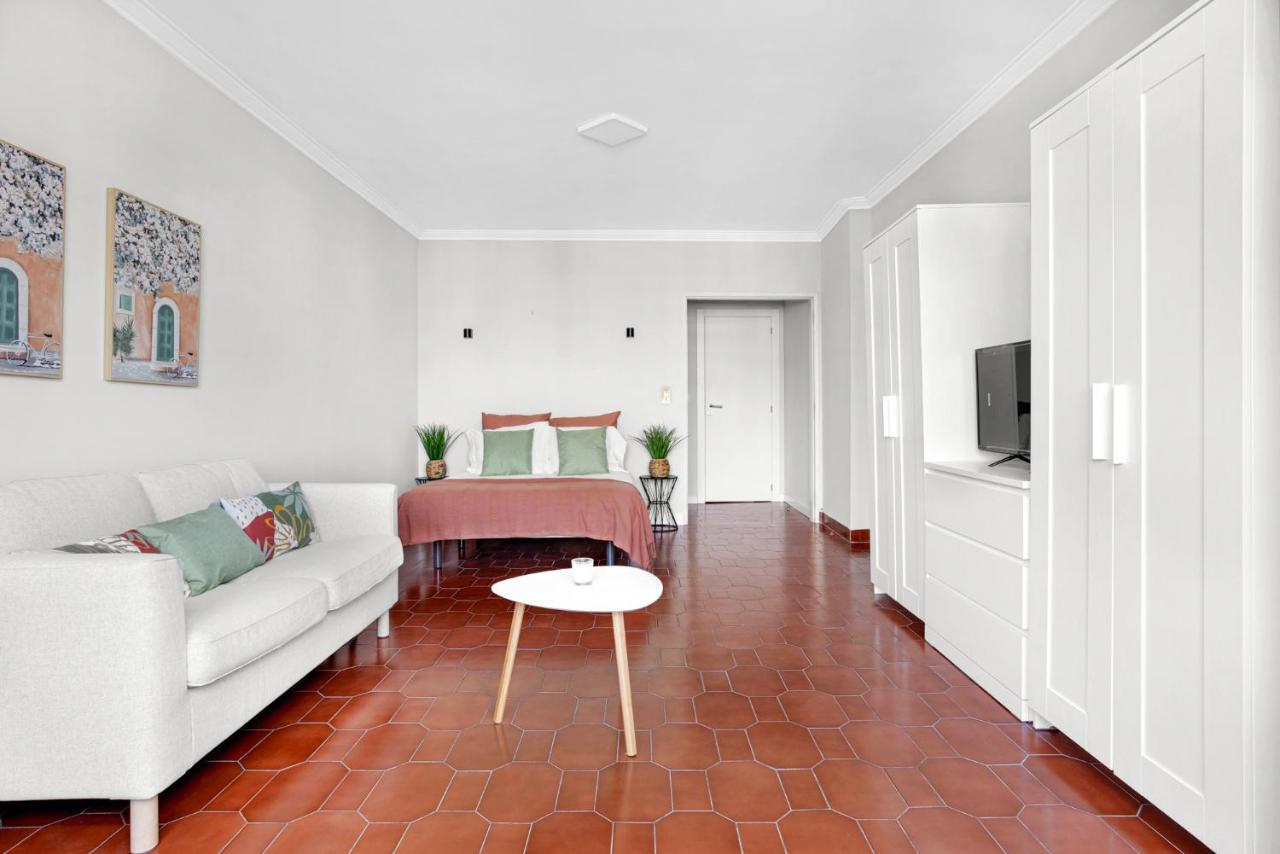Wonderful Shared Apartment In Alfornelos - Near Metro! Lisboa Exteriör bild