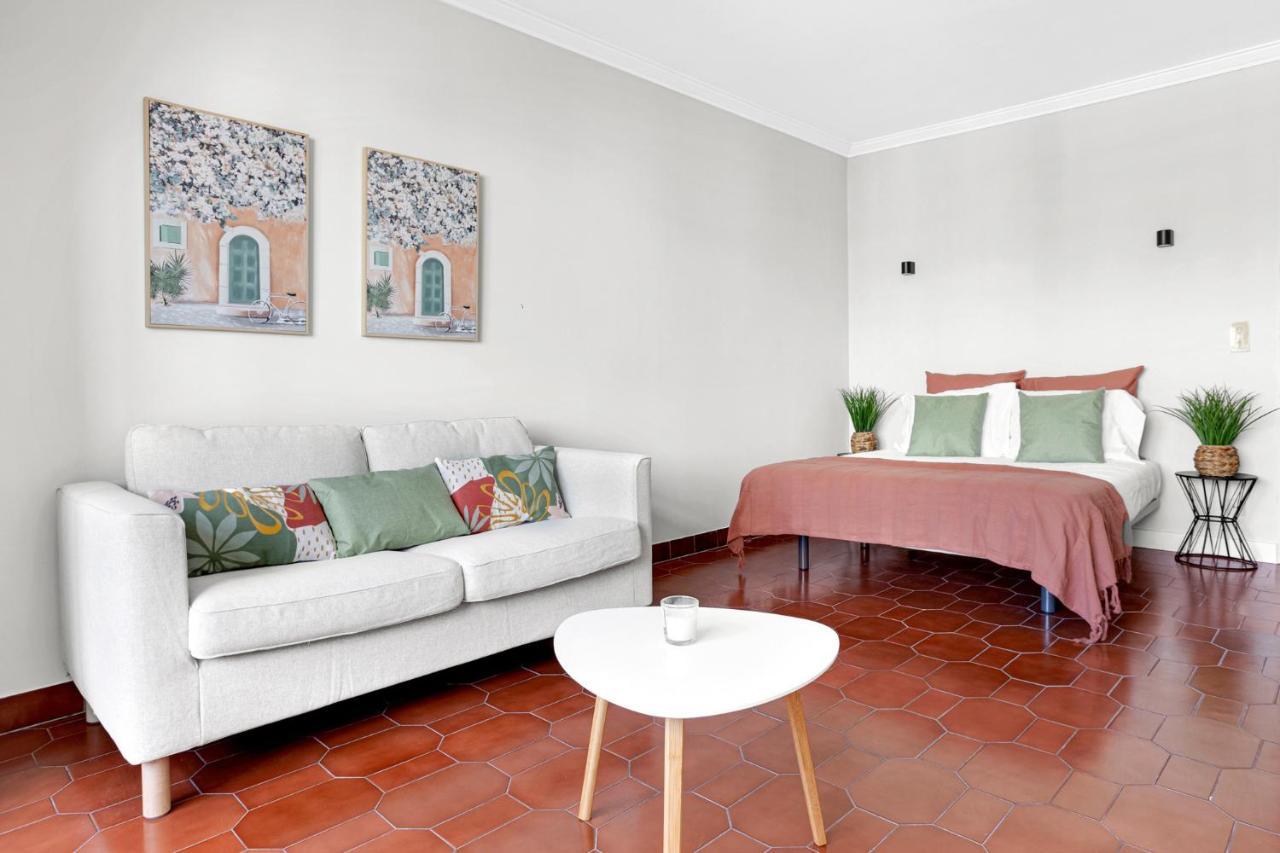 Wonderful Shared Apartment In Alfornelos - Near Metro! Lisboa Exteriör bild