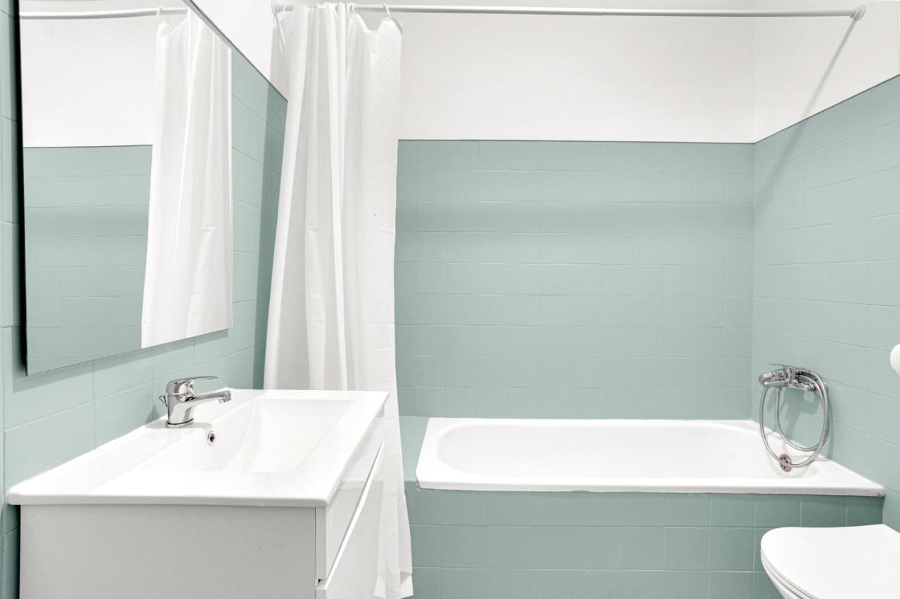 Wonderful Shared Apartment In Alfornelos - Near Metro! Lisboa Exteriör bild