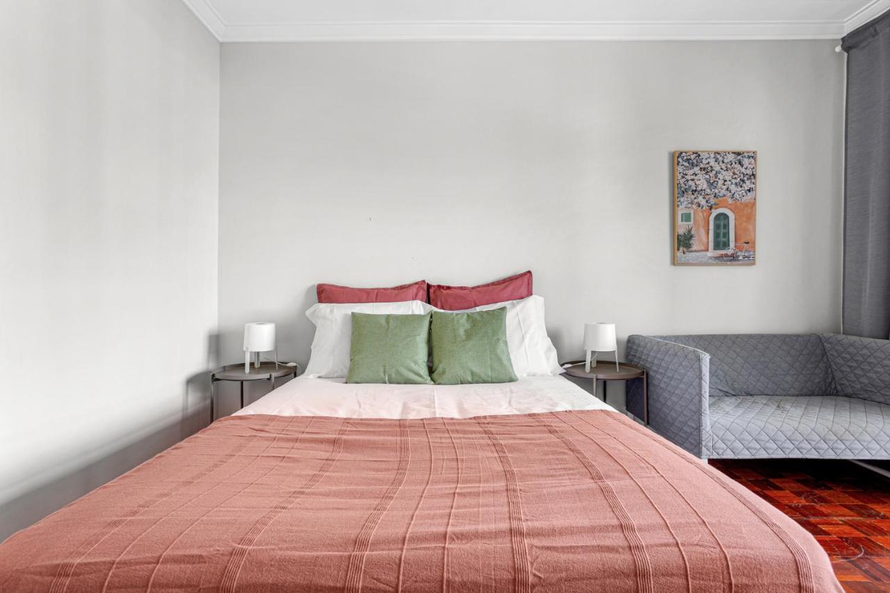 Wonderful Shared Apartment In Alfornelos - Near Metro! Lisboa Exteriör bild