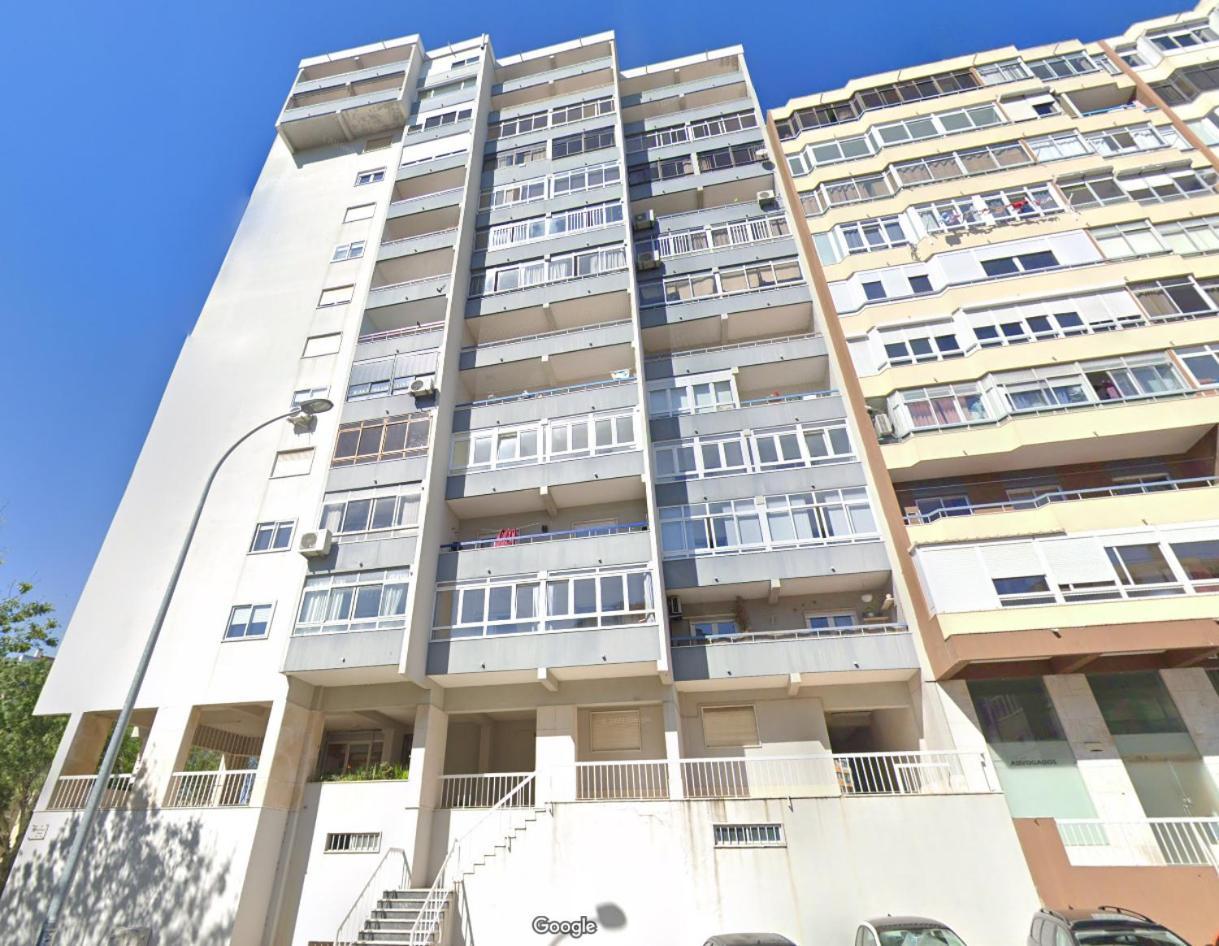 Wonderful Shared Apartment In Alfornelos - Near Metro! Lisboa Exteriör bild